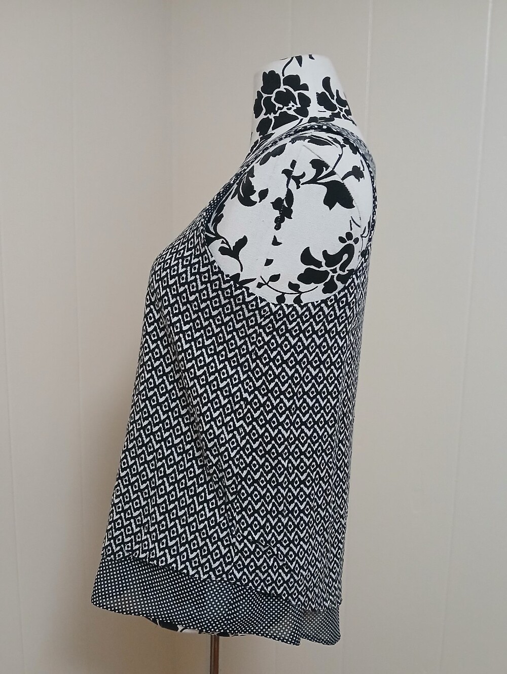 CYNTHIA ROWLEY Sleeveless Top - Picture 6 of 7